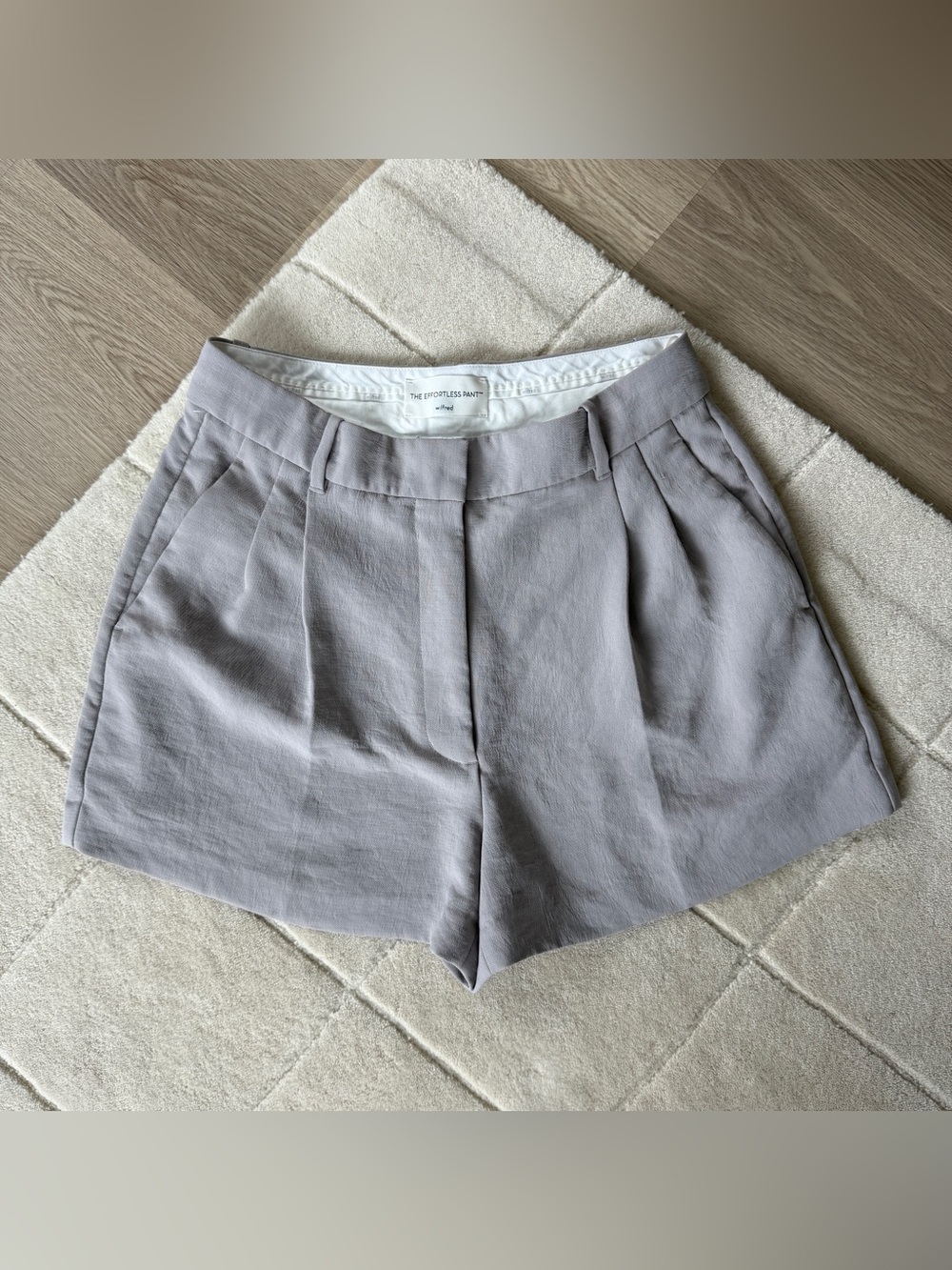Aritzia Effortless Shorts in grey, size 10